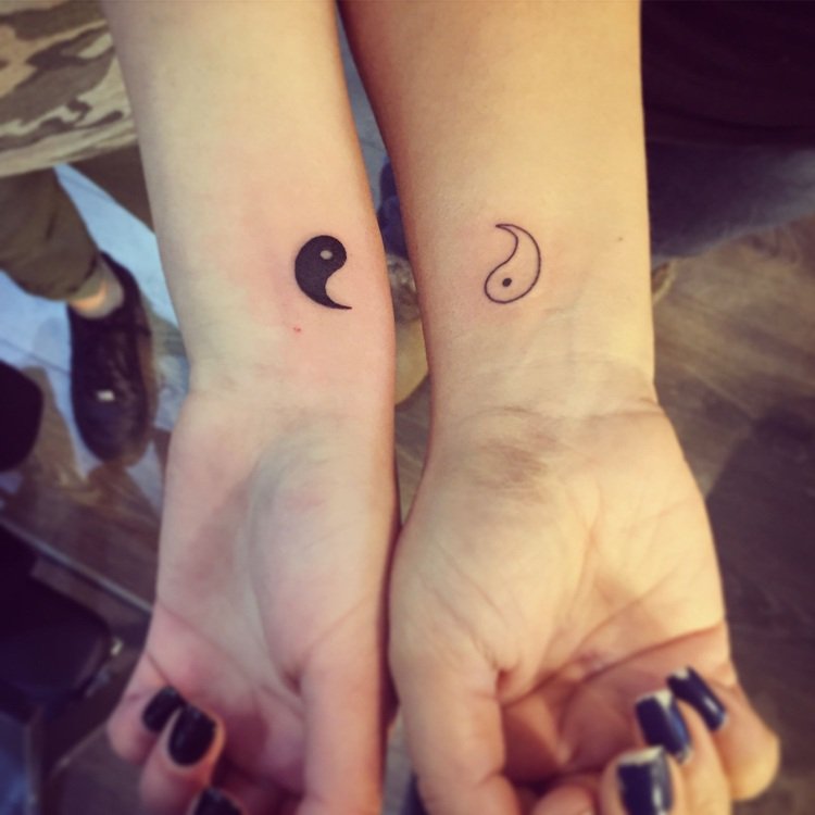 Vänskap tatuering små kvinnor Yin Yang