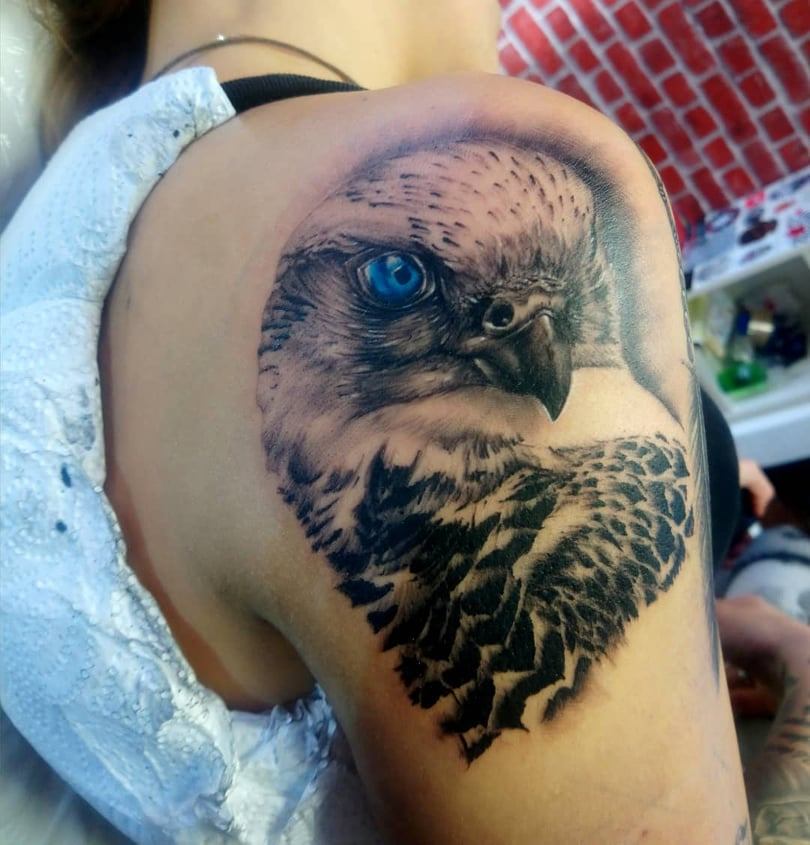 coola tatueringar djur fågel tatuering design motiv idéer axeltatuering