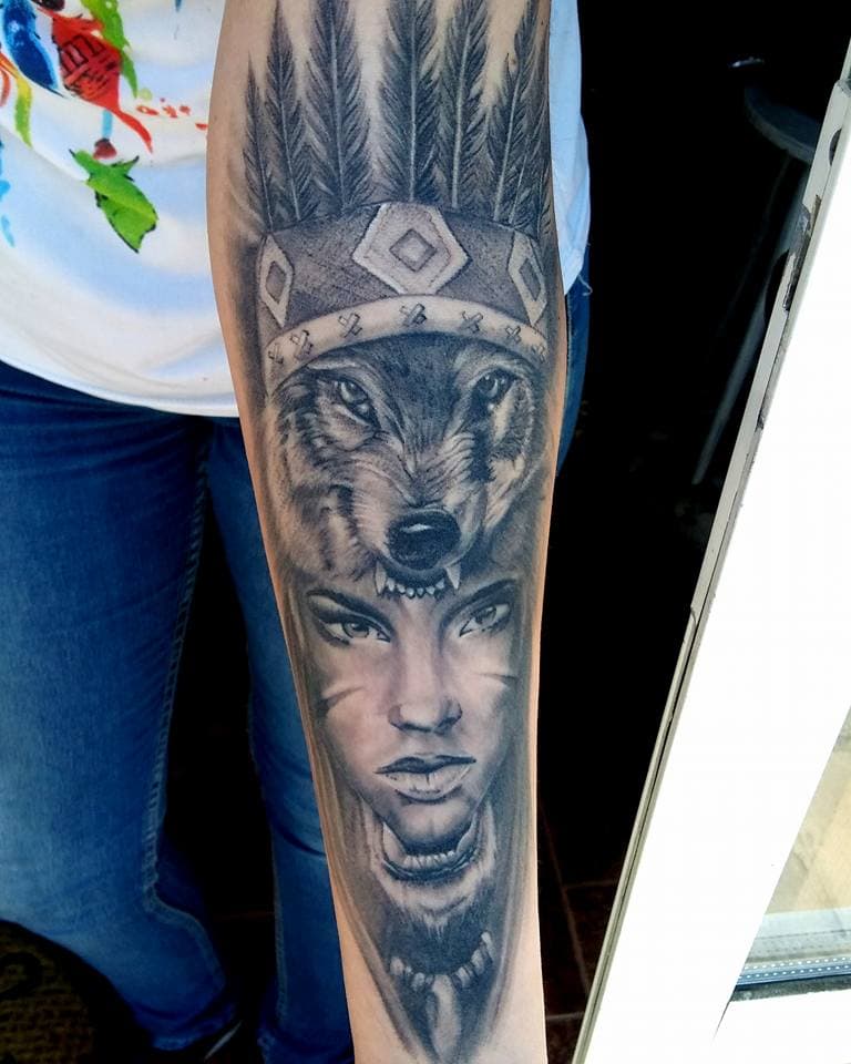 Wolf kvinna tatuering design indiska tatuering motiv kvinnor underarm