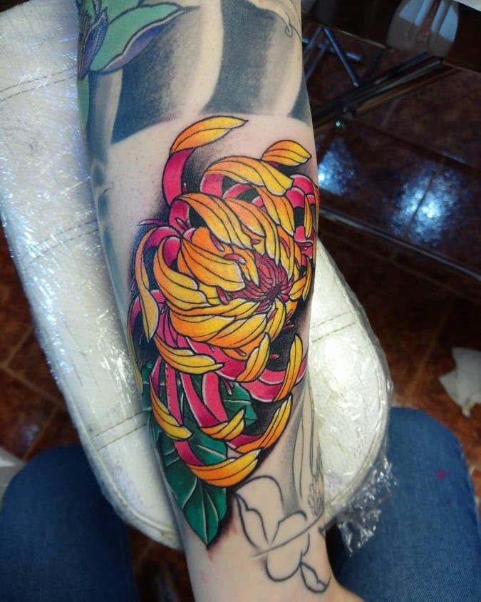 Lotusblomma tatuering design underarm coola tatueringar kvinnor