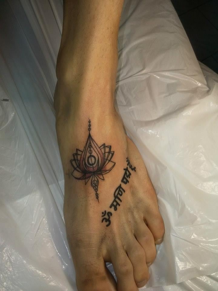 Tatueringstrender mandala fot tatuering bokstäver tatuering idéer motiv