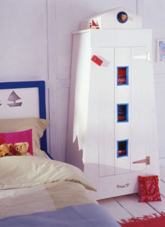trä vit cool garderob mönster i barnkammaren
