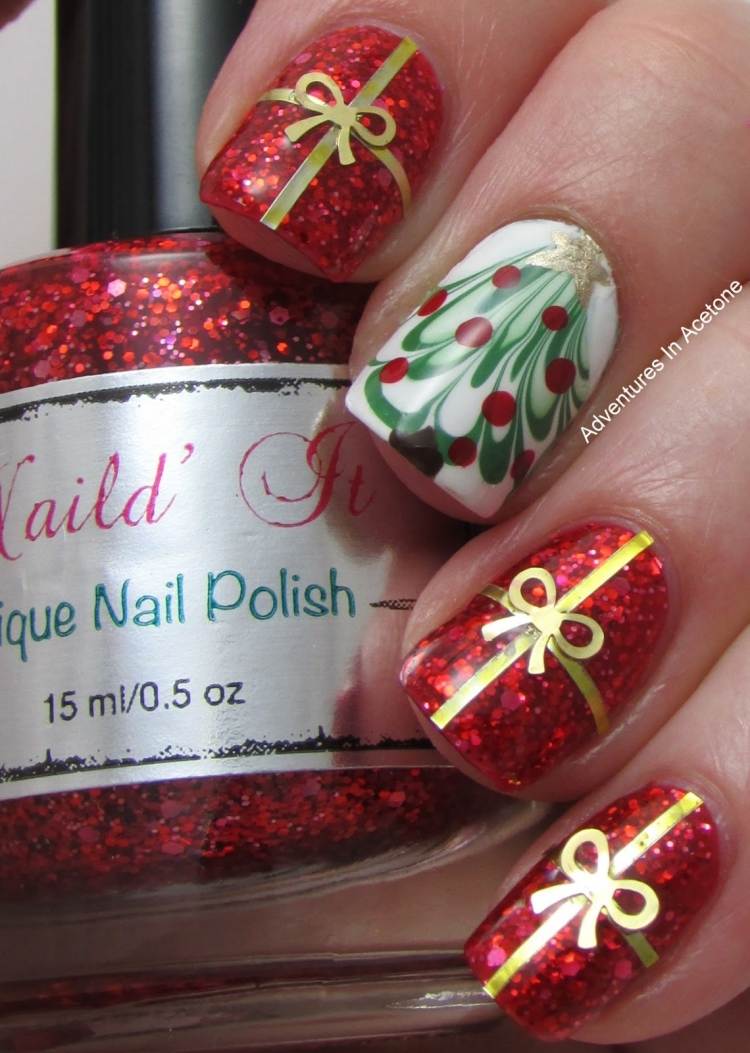 nageldesign-jul-nyår-bilder-festliga-röda-glitter-jul-träd-presenter