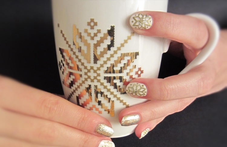 nageldesign-jul-nyårsafton-bilder-guld-vit-snöflinga-chic