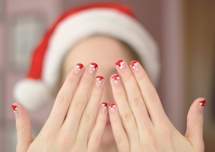 nageldesign-jul-nyårsafton-bilder-röd-vit-transparent-nagellack-röd-keps