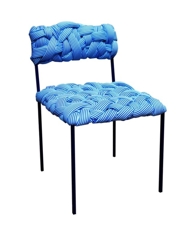 stol blå vävd sittdesign av humberto damata