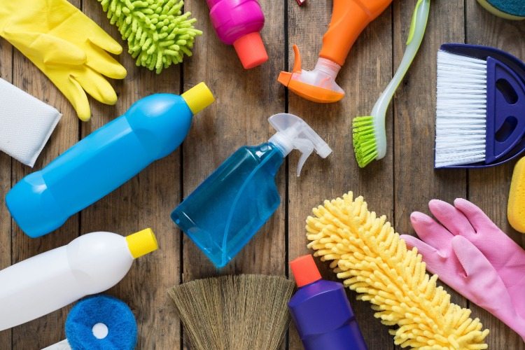 hushållsartiklar hygieniska tvättmedel och borstar