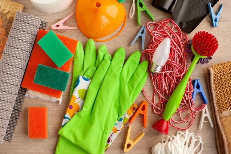 tvättmedel hygien hushåll borsta gummihandskar plastflaskor