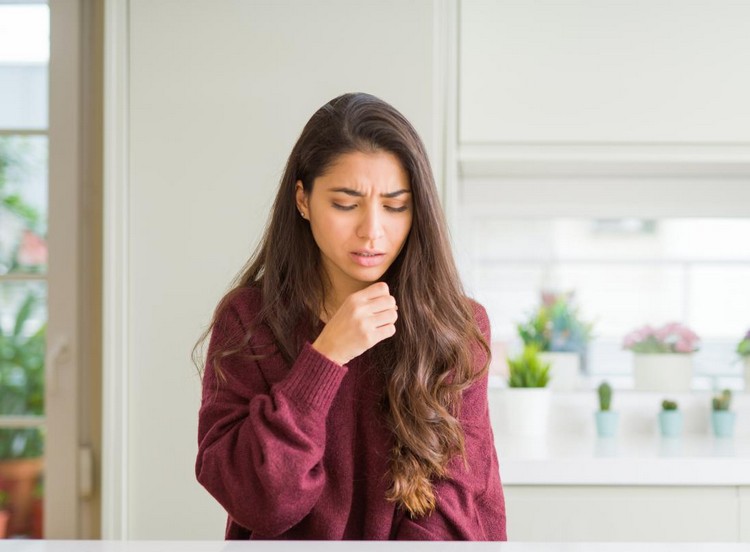 Coronavirus symptom översikt feber och hosta