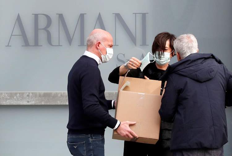 Coronavirus påverkar modevärldens modedesigner Armani