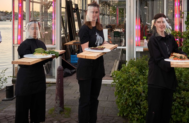 Coronavirus -skyddad restaurang i Amsterdam med en ny vinterträdgård