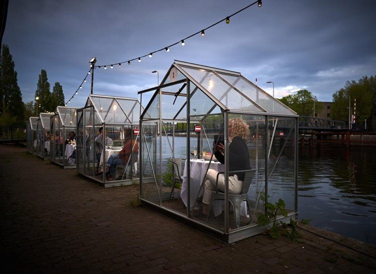 Observera koronaregler för restauranger Bygg ett glashus