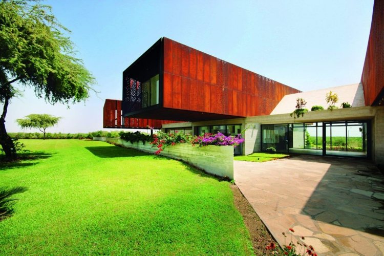 corten stålplåt fasad-perforerad-minimalistisk-hus-design