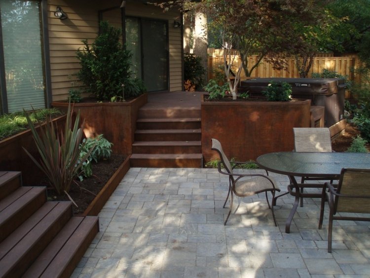 corten stål-trädgård-insats-terrass-veranda-röd-trä-kant