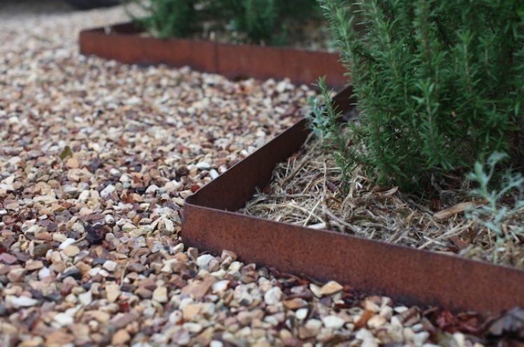 corten-stål-trädgård-insats-kant-kant-prydnads-grus-mulch-buskar