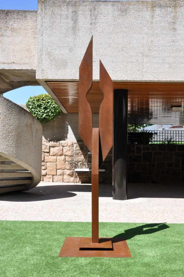 corten-stål-skulptur-abstrakt-modern-trädgård-