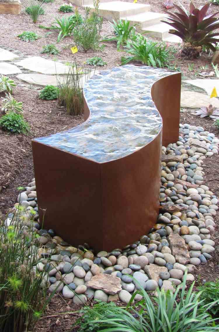 Corten stål-trädgård-damm-vatten-flodstenar-jord-trädgård design