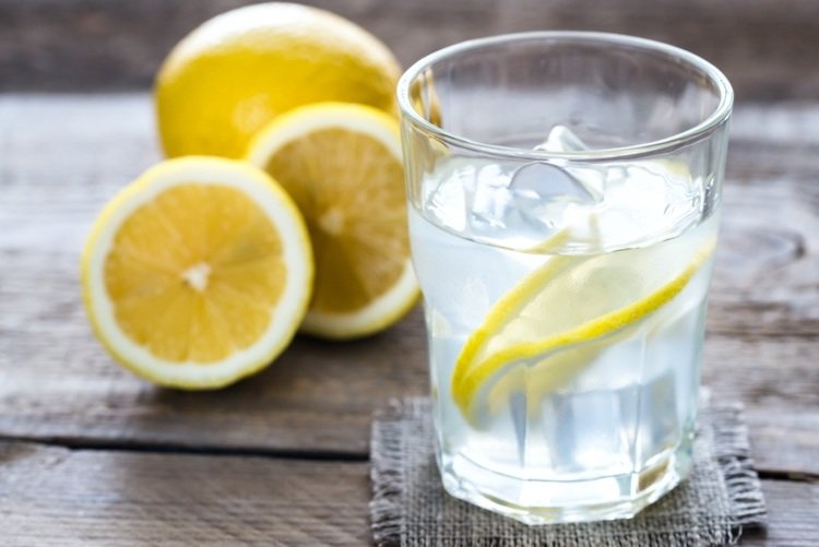 Sänk kortisol på morgonen med salt och citron