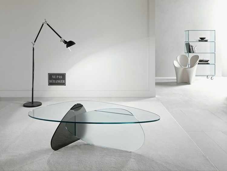 Glas soffbord som accent i vardagsrummet