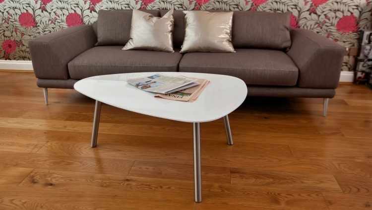 soffbord-högglans-vitt-vanligt-rostfritt stål-fötter-tre-assi