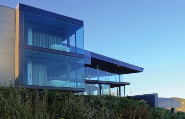 moderna hus-på-sten-saota-glasfönster