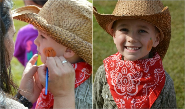 Cowboy-smink pojke-halloween-ansikte-bandana-halsduk-mönstrad-röd-cowboyhatt-halmhatt