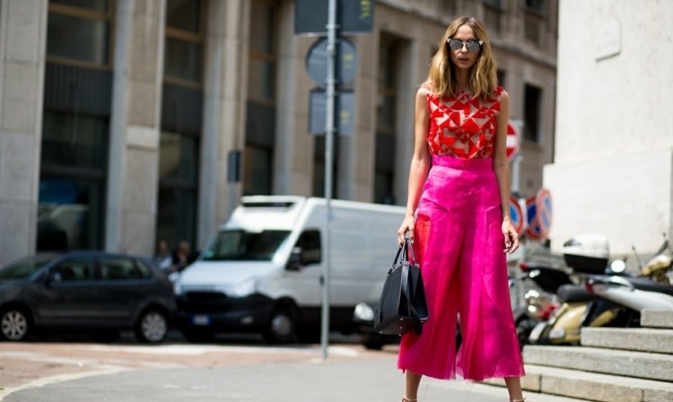Culottes kombinerar sommarrosa sandaler solglasögon modetrender kvinnor