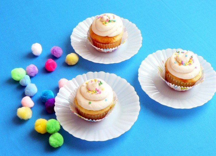 Cupcake Frosting Recept smörkräm-dekoration-färgglada-dessert-födelsedagsfest
