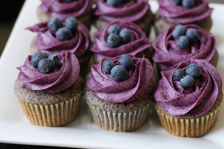 cupcake-frosting-grädde-ost-blåbär-utan-mat-färg-dessert-recept