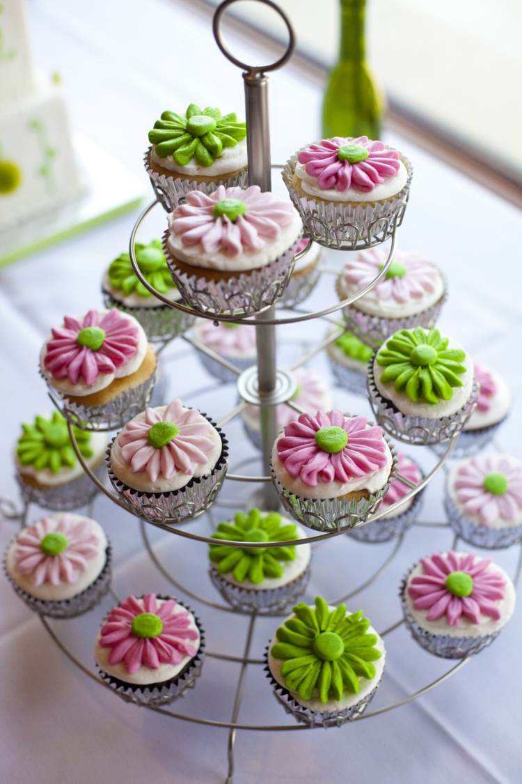 muffins-bröllop-tårta-färger-krysantemum-grön-rosa-metall-dessert-ställning