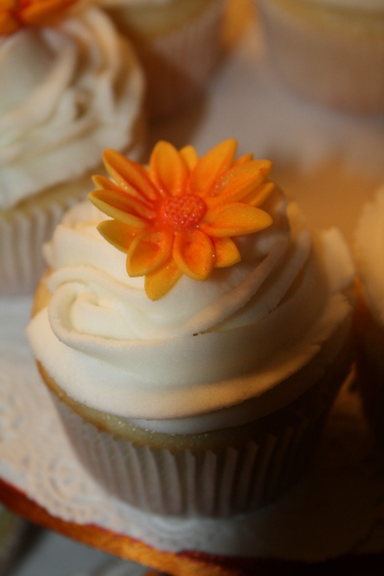 muffins-bröllop-tårta-höst-idé-apelsin-accent-krysantemum