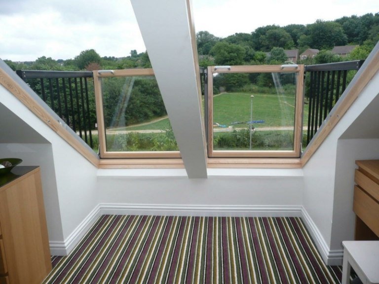 balkong takfönster rymligt designrum matta ränder outlook