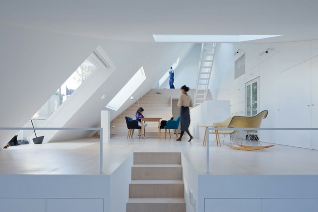 Sou Fujimoto Design lutande tak stora fönster