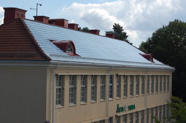 Grundskola tegel-mycket transparent glas-lågt järnoxidinnehåll solsystem