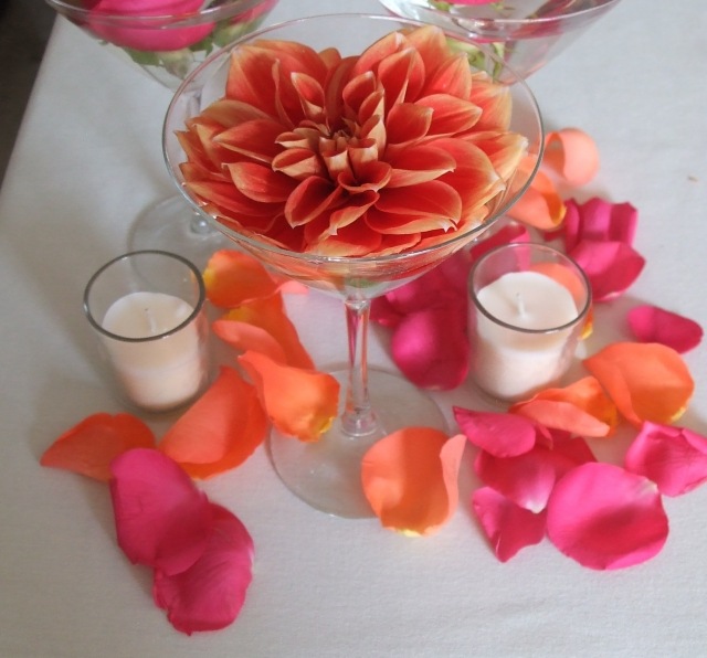 apelsin dahlia blossom bord dekoration martini glas ljus