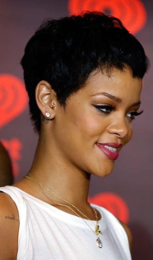 Rihanna-kort frisyr-ungdoms-look