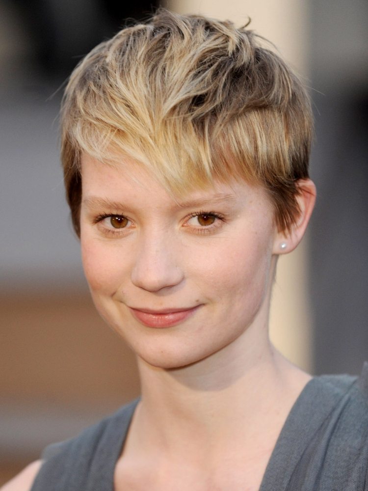 mia-wasikowska-pixie-frisyr-lugg