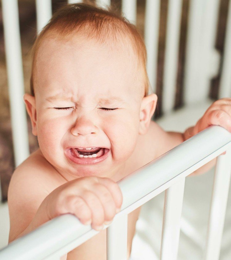 Om du låter barnet skrika ökar deras stressnivå, vilket på lång sikt är skadligt för deras hälsa