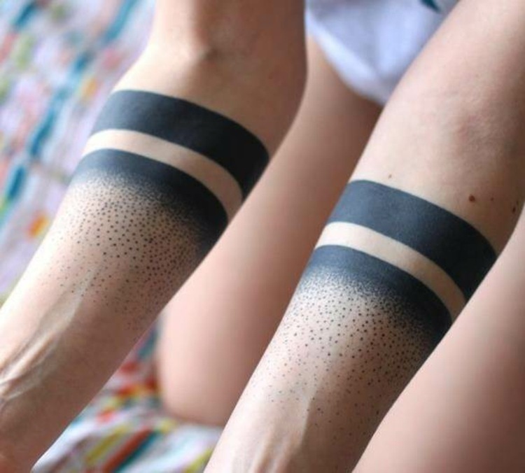 blackwork tatuering ränder underarm skugga prickar tatuerare stimulering