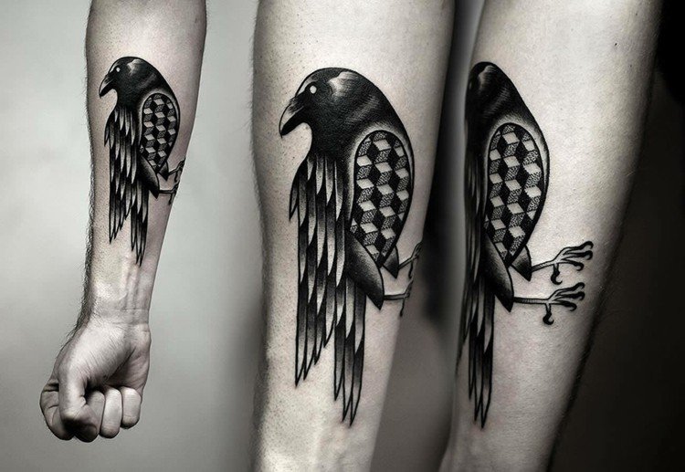 blackwork tatuering arm-kråka-korp-optisk-illusion-geometrisk