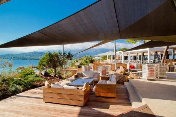 trädäck möbler hotelldesign casadelmar på Korsika
