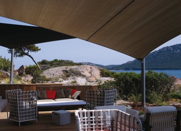 trädgårdsmöbler rutmönster hotelldesign casadelmar på Korsika