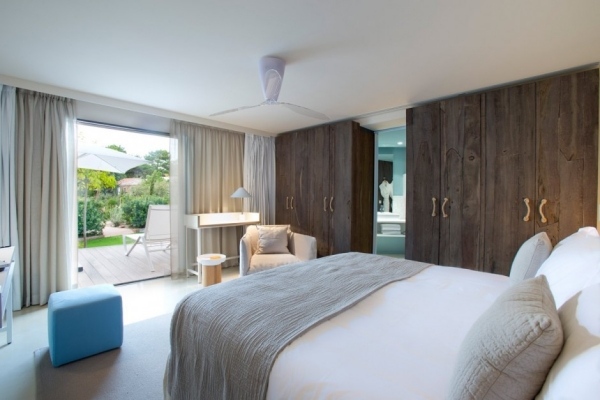 sovrum terrass designhotell casadelmar på Korsika
