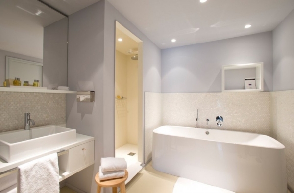 badrum vit hotelldesign casadelmar på Korsika
