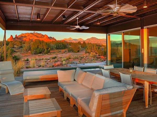 det exklusiva prefabricerade huset Hidden Valley Utah uteplats solnedgång