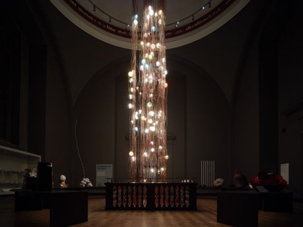 Konstinstallation-med ljus V&A Gallery Bocci London