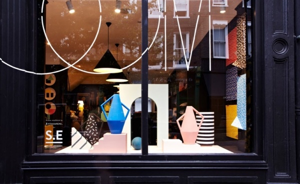 London Design Festival-2013Monteringslåda i butiksfönster i butiksfönster Lambs-Conduit Street