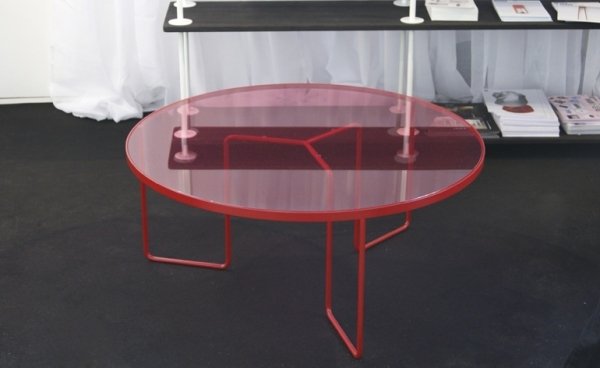 Designbord med tre fot-Ari Kanerva glasram i stålram
