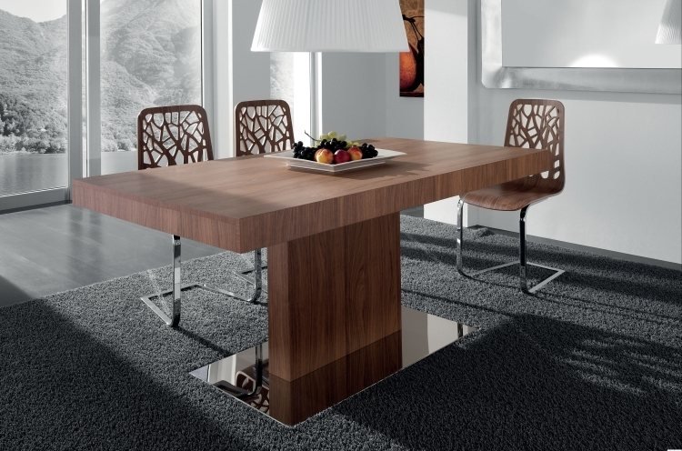 modern-matsal-modern-trä-krom-accenter-stolar-matta-grå