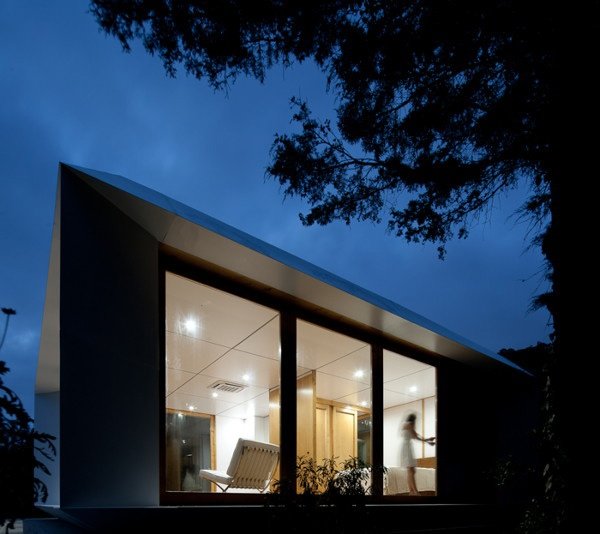 prefabricerat hus av MIMA arkitekter belysning